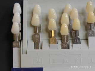 ���̐F���{