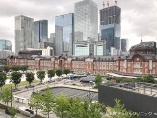 丸ビル5階の展望テラスから撮影した東京駅